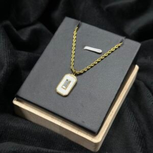 Elegant Gold Rope Chain Pendant